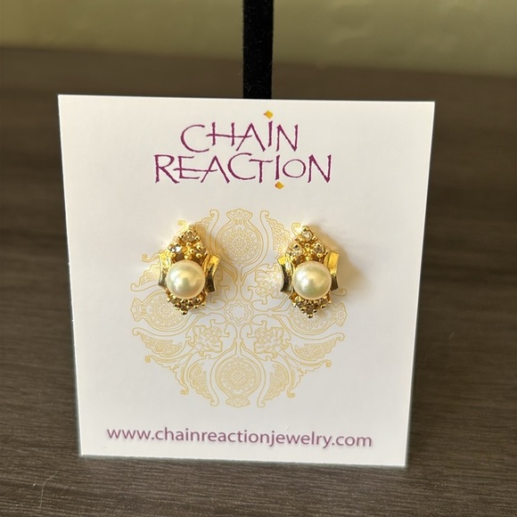 Vintage Pearl and Diamond Accent 14kt Gold Post Stud Earrings - Picture 7 of 7